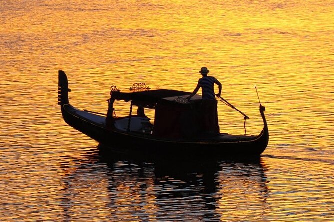 1 Hour Private Romantic Gondola Cruises in Banksia Beach - The Glasshouse Mountains viewpoint
