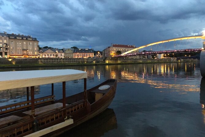1 Hour Traditional Gondola Sightseeing Vistula River Cruise - The first sights: bridges, churches, and riverbanks