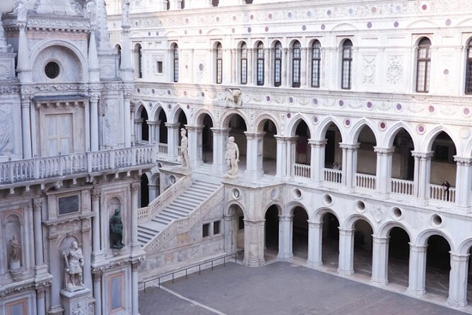 Best of Venice Private Tour: St. Mark's Doge Palace Gondola Ride - What this four-and-a-half-hour Venice tour actually covers