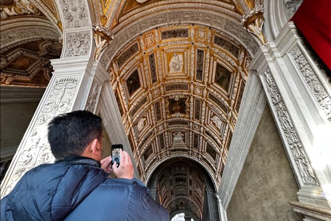 Best Of Venice: Saint Mark's Basilica, Doges Palace with Guide and Gondola Ride - St. Mark’s Basilica in about 30 minutes