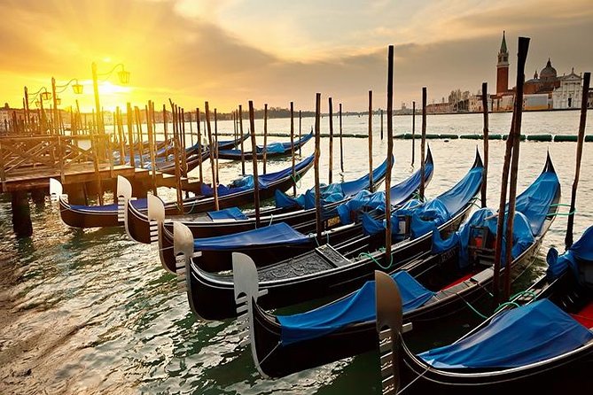 Classic 30-Minute Gondola Ride in Venice - What this gondola ride actually offers