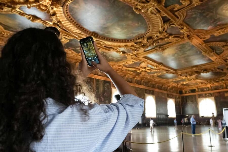Doge's Palace, St. Mark's & Gondola Ride with Options - Guides, group size, and tour style