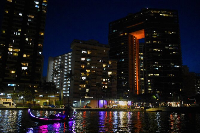 Fireworks Waikiki Gondola Cruise -lots of fun- - The Included Extras: Cider, Pastry, and Lei
