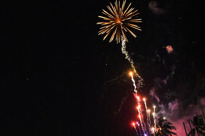 Fireworks Waikiki Gondola Cruise -lots of fun- - How Weather Can Change the Evening