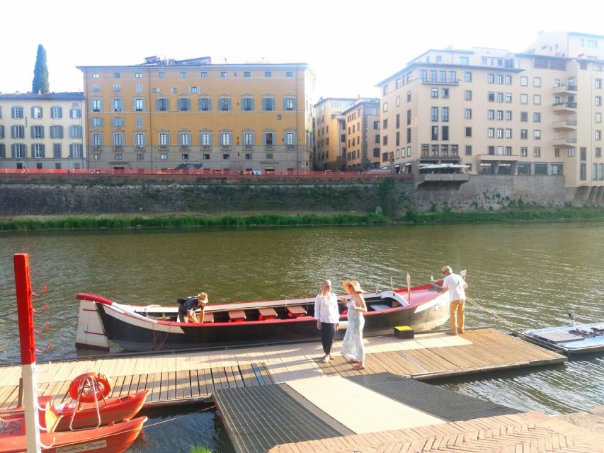 Florence: Guided Gondola Boat Tour with a Glass of Wine - Aperitivo on the Arno