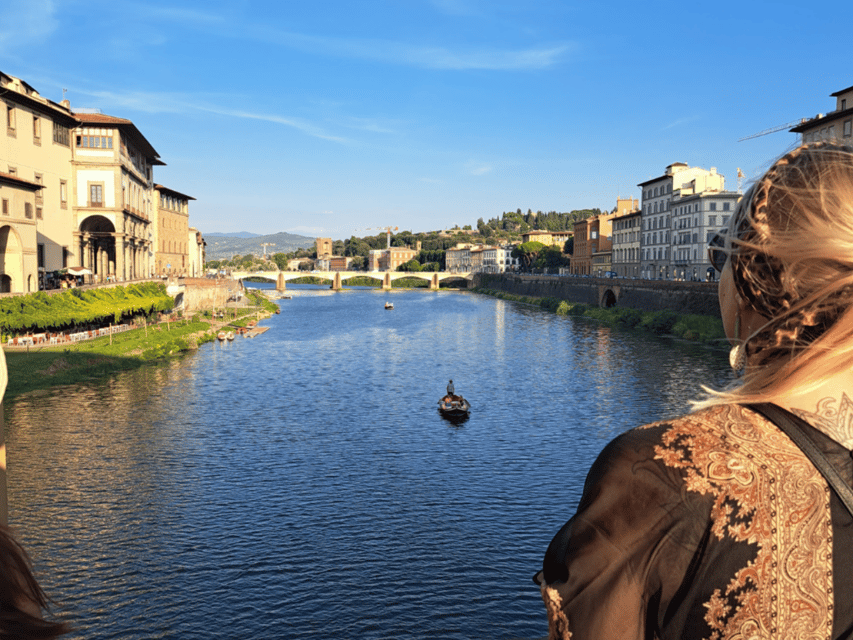 Florence: Guided Gondola Boat Tour with a Glass of Wine - What the guide adds