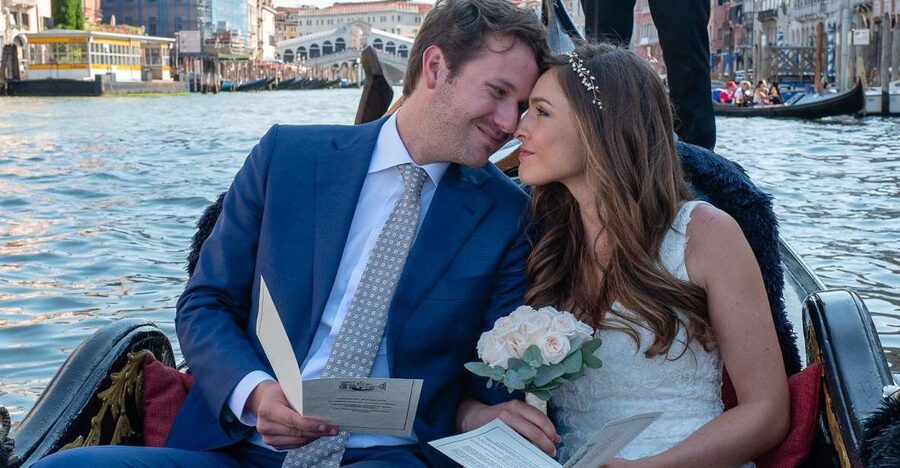 Grand Canal: Renew Your Wedding Vows on a Venetian Gondola - From Santa Maria del Giglio onto the Grand Canal