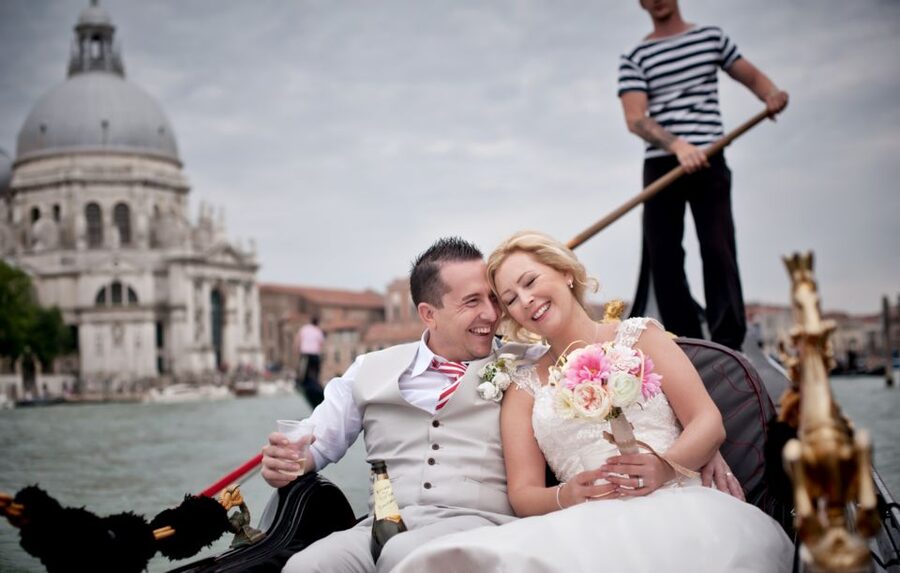 Grand Canal: Renew Your Wedding Vows on a Venetian Gondola - What the celebrant and gondolier add