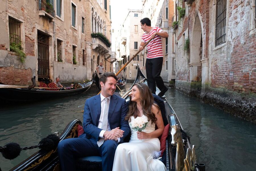 Grand Canal: Renew Your Wedding Vows on a Venetian Gondola - Weather, timing, and the practical risks
