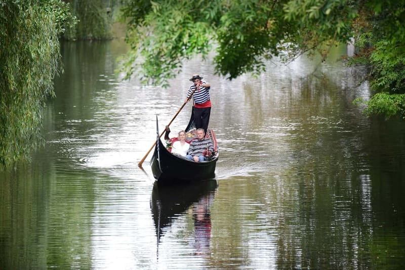 Hamburg Alster Lake romantic Tour in a Real Venetian Gondola - Weather, comfort, and practical limits