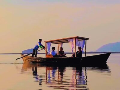 Sunrise Gondola Boat Ride with Breakfast