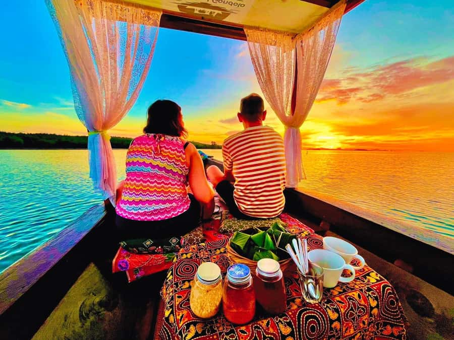 Ko Lanta: Sunrise Gondola Boat Ride with Breakfast - Local Coffee and a Thai Breakfast