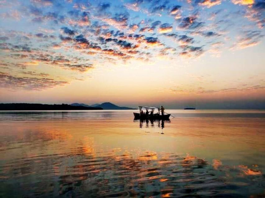 Ko Lanta: Sunrise Gondola Boat Ride with Breakfast - What You Get for $114
