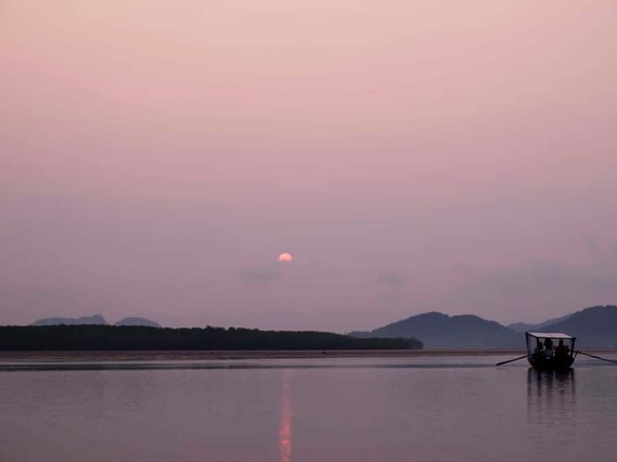 Ko Lanta: Sunrise Gondola Boat Ride with Breakfast - Who Will Enjoy This Morning Most