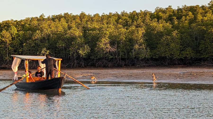 Koh Lanta: Romantic Sunrise Private Gondola Tour - A private boat for up to four people