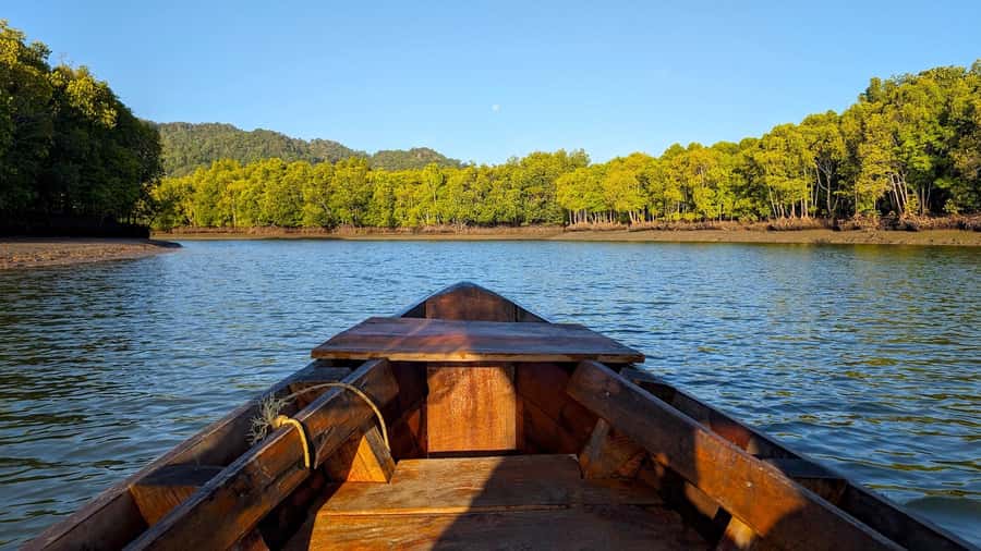 Koh Lanta: Romantic Sunrise Private Gondola Tour - The guides make the difference