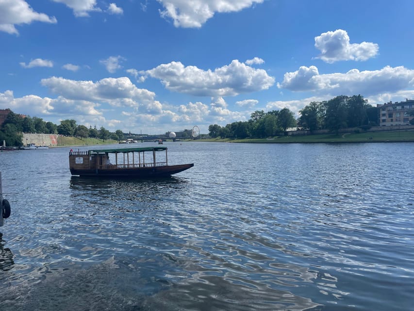 Krakow: Evening or Night Gondola Cruise - Wawel Hill, Castle, and the fire-breathing dragon