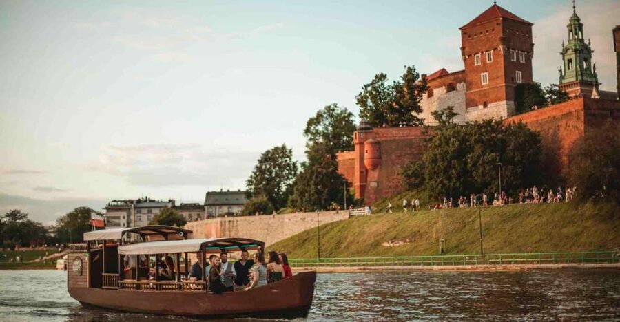 Krakow: Private Traditional Gondola Cruise - Key Points Before You Book