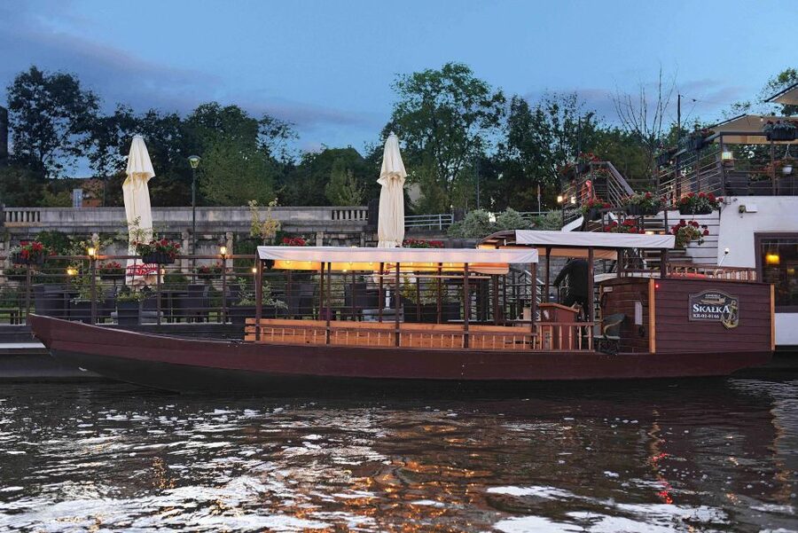 Krakow: Private Traditional Gondola Cruise - What the Private Gondola Ride Actually Feels Like