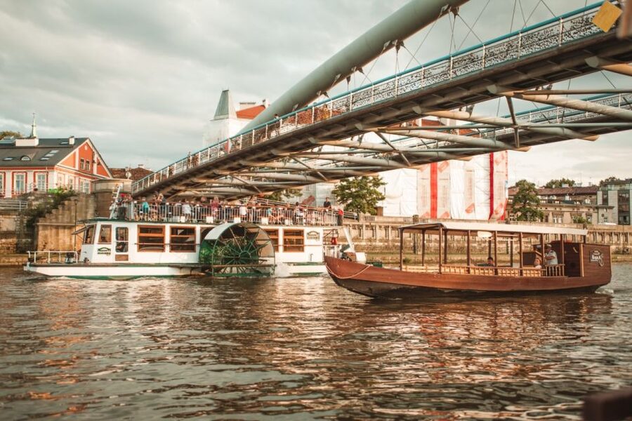 Krakow: Vistula Night Cruise by Gondola w/ Audio Commentary - The first sights: Bernatek Bridge and Kazimierz