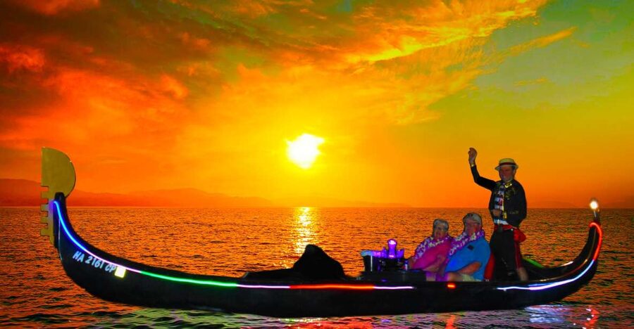 Oahu: Luxury Gondola Cruise with Drinks and Pastries - Diamond Head From the Water