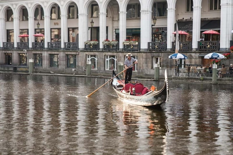 Private Alster Lake romantic Tour in a Real Venetian Gondola - Key points at a glance