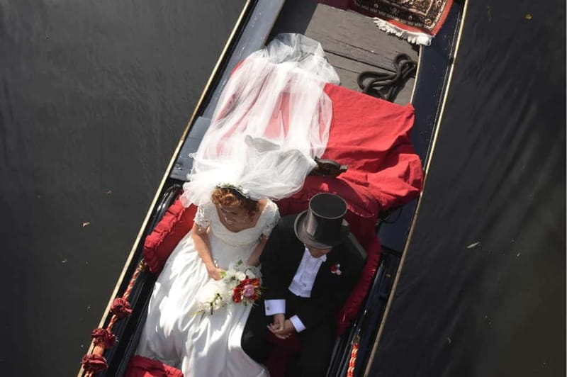 Private Alster Lake romantic Tour in a Real Venetian Gondola - What this Alster gondola ride is really like