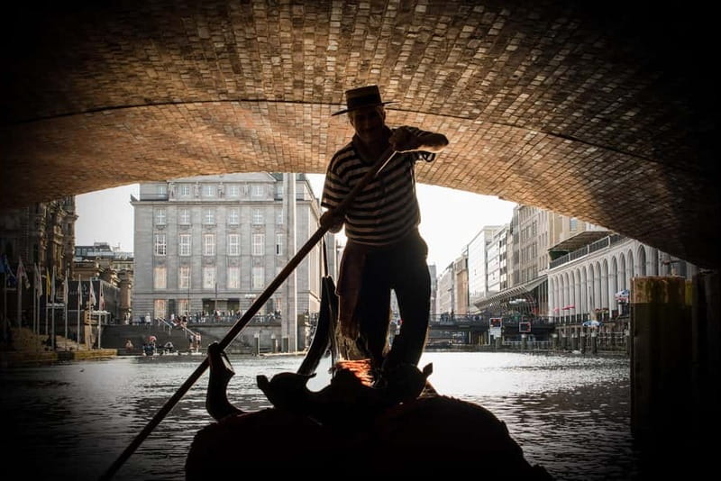 Private Alster Lake romantic Tour in a Real Venetian Gondola - Stop 2: The Binnenalster Fountain
