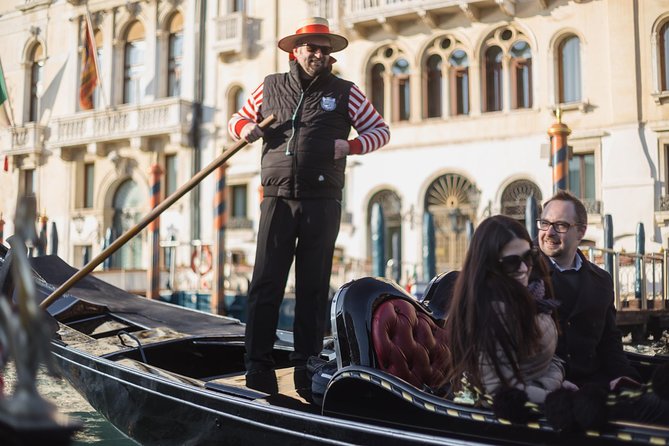 Private Crafted Gondola Ride on the Grand Canal - How the gondoliers affect the experience