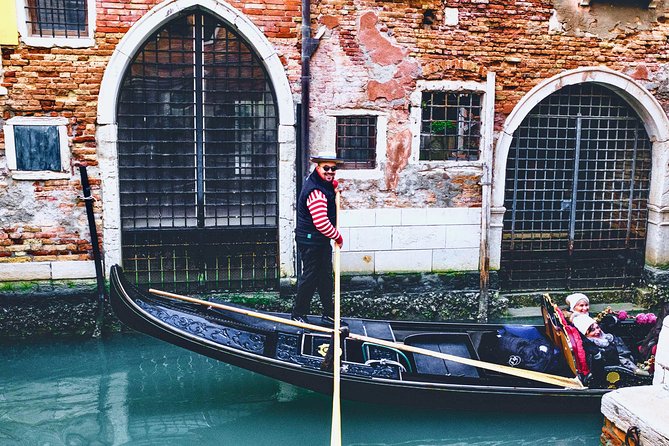 Private Gondola Ride in Venice - Basilica della Salute and Punta della Dogana