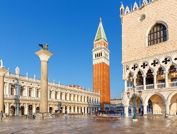 Private Photo Shoot in Venice with Gondola Ride - The essential details at a glance