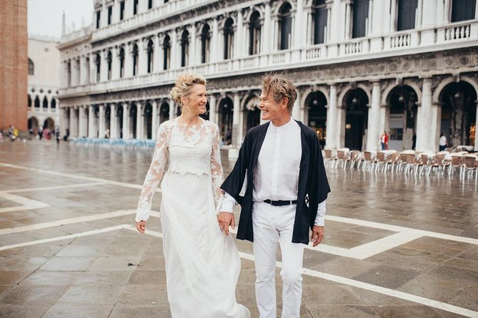 Private Photo Shoot in Venice with Gondola Ride Included - The Private Gondola Ride: Thirty Minutes on the Water