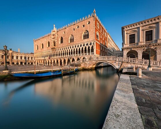 Private Photoshoot on Personal Gondola in Venice - Key points at a glance