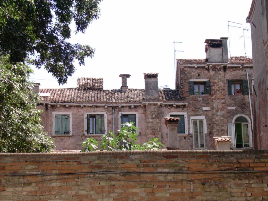 Private Venice Walking Tour and Gondola Ride - Palazzo Contarini del Bovolo and its spiral staircase