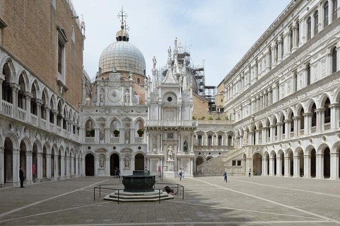 Public tour: Doge's Palace with St. Mark's Basilica & Gondolas - The 30-Minute Gondola Ride