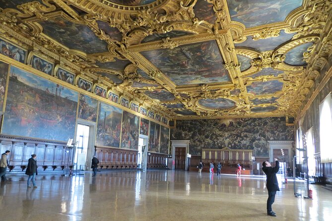Public tour: Doge's Palace with St. Mark's Basilica & Gondolas - Who Should Book This Venice Combination?