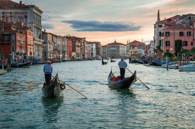 Romantic Venice: 30 Minute Gondola Ride with Serenade - Practical advice for a smoother outing