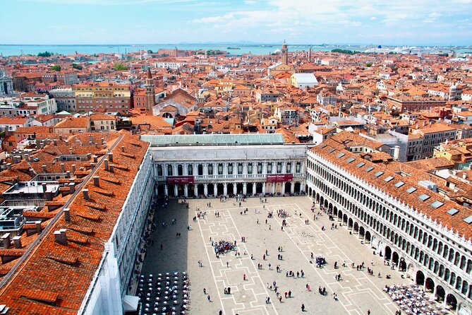 Saint Marks Basilica, Doge's Palace and Gondola tour in Venice - The gondola ride and the information gap