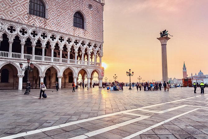 Saint Marks Basilica, Doge's Palace and Gondola tour in Venice - St. Mark’s Basilica and its golden interior