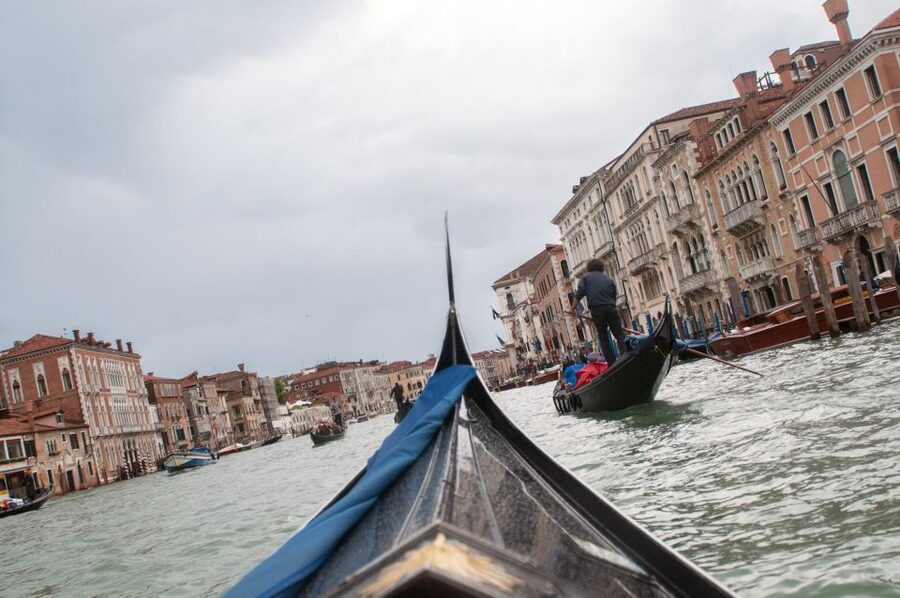 Secret Venice & Gondola Tour - The transition from walking to gondola