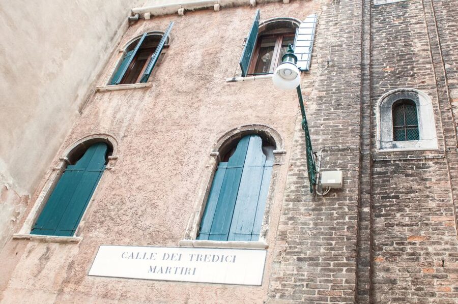 Secret Venice & Gondola Tour - Guide quality is the key variable