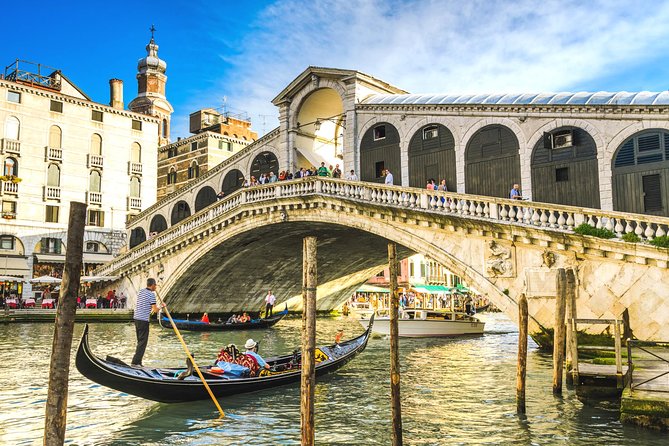 St. Mark’s Basilica Guided Tour with Venice Canals Gondola Ride - Guides, headsets, and group management