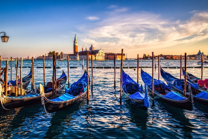 Tour Enchanting Venice Majestic City Walk and Gondola Ride - Teatro La Fenice and Ponte de le Ostreghe