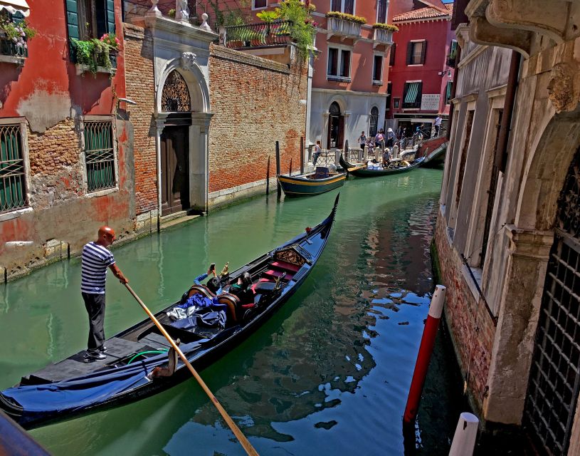 Tour of Doge's Palace and Gondola Ride - A shared gondola ride through Venice