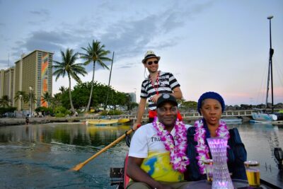 Valentine’s Private Gondola Cruise in Waikiki with Drinks, Pastry