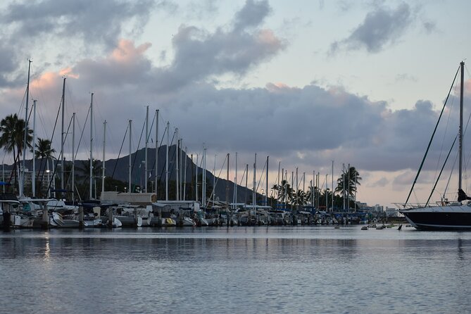 Valentine's Venetian Gondola Cruise in Waikiki - What is included in the one-hour option