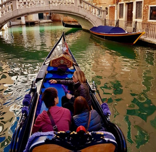 Venice: 30 min Gondola Ride on the Grand Canal with Guide - The Rialto Bridge and Venice’s working side