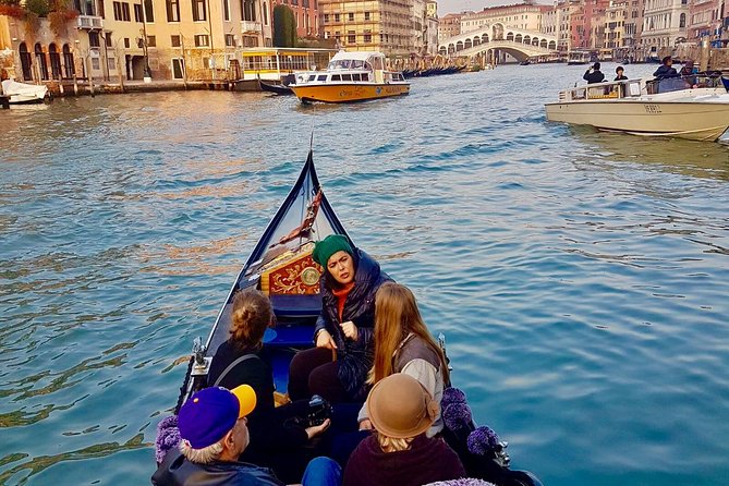 Venice: 30 min private Gondola Ride with Guide - What this private gondola ride actually offers