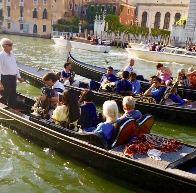 Venice: 30-Minute Gondola Ride on Grand Canal with Serenade - What this Venice gondola ride actually feels like