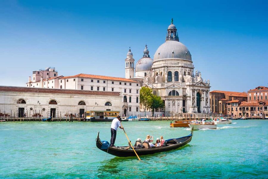 Venice: 30 minutes Enchanting Gondola Ride - What this gondola ride actually offers